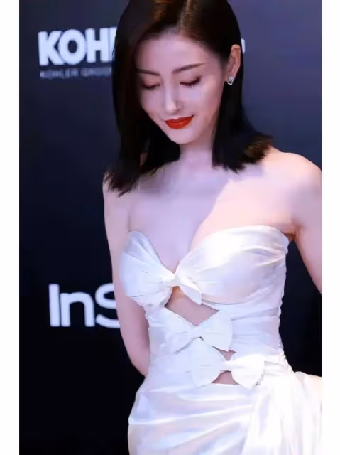 「太子妃」張天愛性感靚麗美圖！膚白貌美身材火辣
