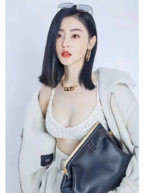 「太子妃」張天愛性感靚麗美圖！膚白貌美身材火辣