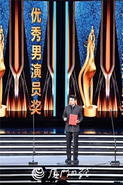 趙麗穎得飛天獎視後哭成淚人！雷佳音《人世間》再奪視帝