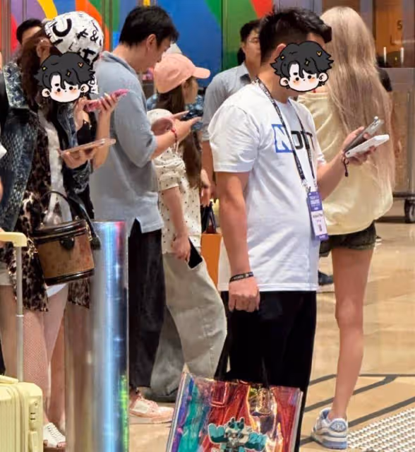 王思聰帶女伴抵達新加坡,現身豪華酒店狀態好,他變瘦了很多