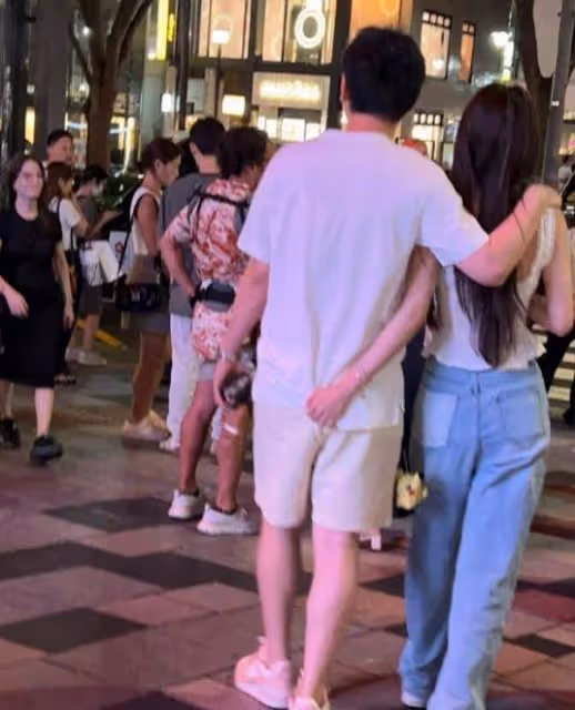 王思聰帶女伴抵達新加坡,現身豪華酒店狀態好,他變瘦了很多