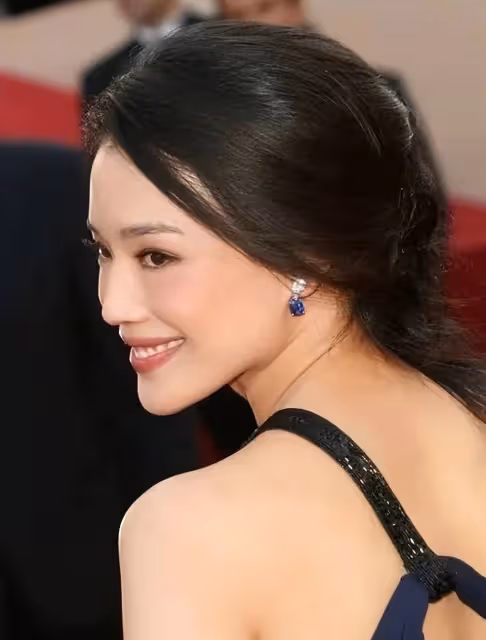 舒淇回應改年齡,48或50歲對於她來說沒什麼,她拿到四個頂奢代言