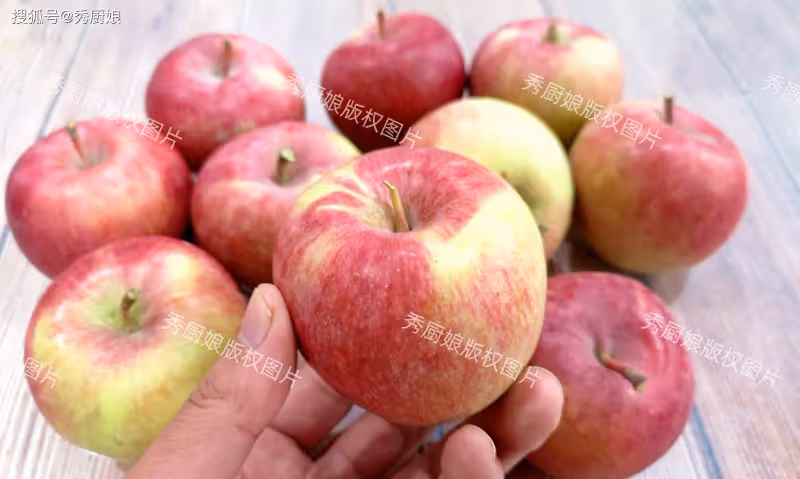 保存蘋果放冰箱是大錯,賣蘋果老闆教你1招,放半年依然脆甜多汁