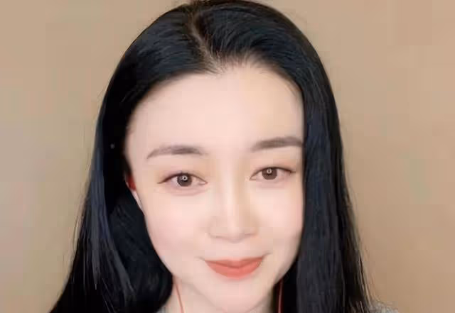 與趙本山傳出緋聞,41歲依然單身,關婷娜被力捧多年,有何魅力?