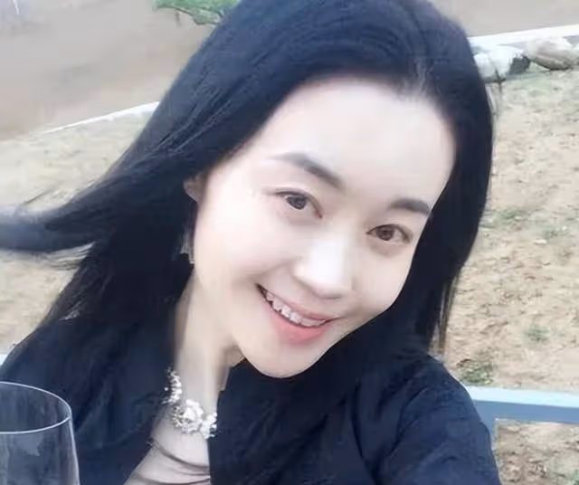 與趙本山傳出緋聞,41歲依然單身,關婷娜被力捧多年,有何魅力?