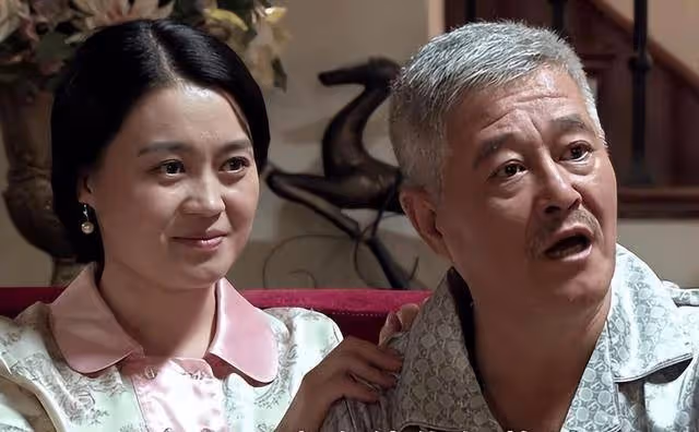 與趙本山傳出緋聞,41歲依然單身,關婷娜被力捧多年,有何魅力?