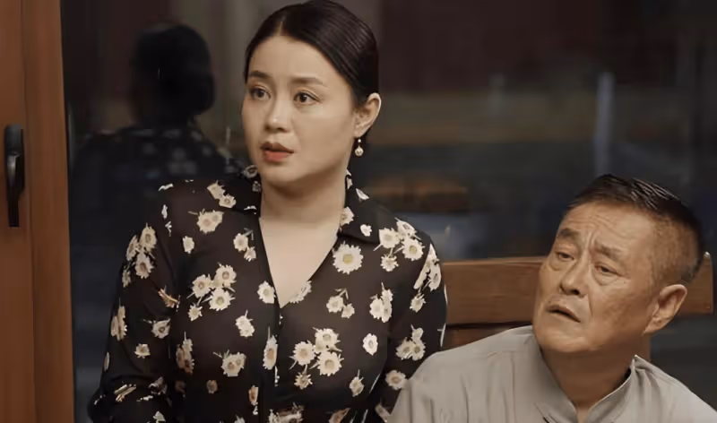 演員關婷娜:從化妝師到被趙本山捧紅,緋聞不斷,今41歲仍單身令父母操碎心