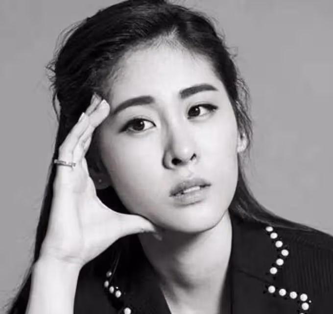 34歲張碧晨：執意「未婚生女」，無美顏曝光後，網友：怪不得華晨宇不肯娶