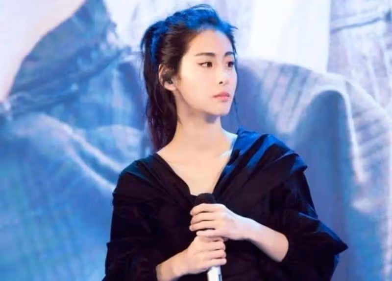 34歲張碧晨：執意「未婚生女」，無美顏曝光後，網友：怪不得華晨宇不肯娶