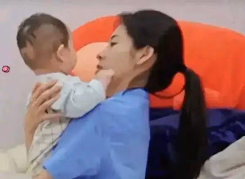 34歲張碧晨：執意「未婚生女」，無美顏曝光後，網友：怪不得華晨宇不肯娶