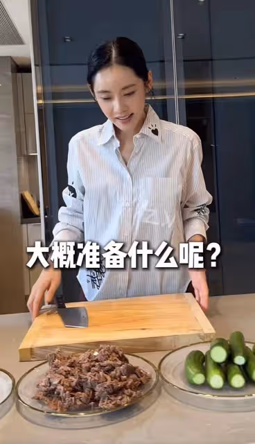 秋瓷炫帶兒子回北京上學,和於曉光父母住一起,冷麵廚藝不要太好