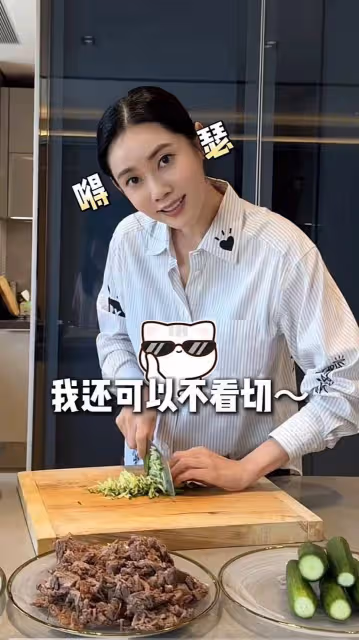 秋瓷炫帶兒子回北京上學,和於曉光父母住一起,冷麵廚藝不要太好
