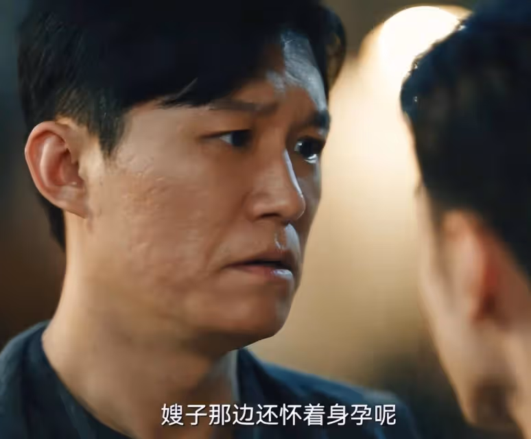 暗夜與黎明:全員演技過關,唯有一人是敗筆,演技太爛 像AI機器人