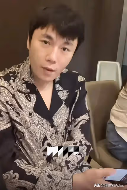 伊能靜一家三口回台北,秦昊長了好多白頭髮,8歲女兒豁牙好喜感