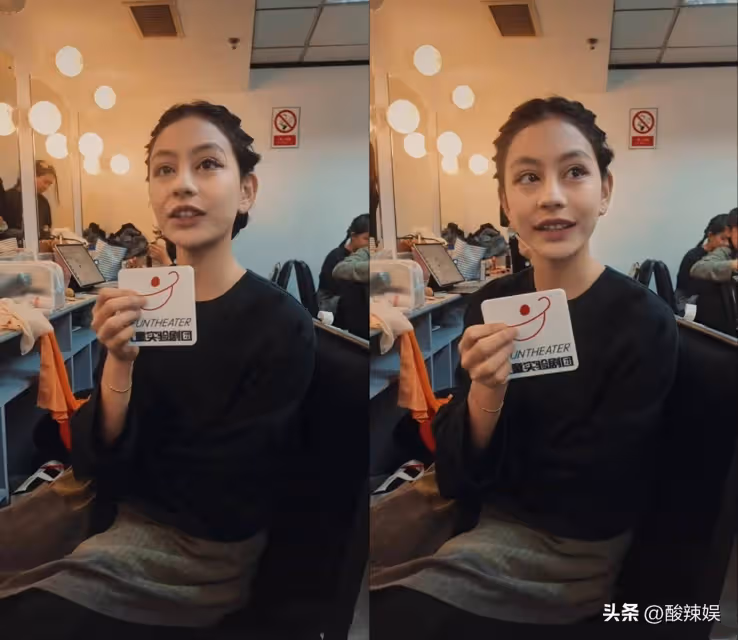 媽呀劉燁的女兒都這麼大了?半張臉都是眼睛 好像漫畫里的人啊