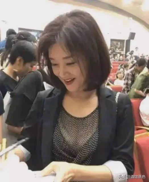 58歲宋祖英近況罕見曝光:住北京豪宅,身材豐腴,皮膚光滑不顯老
