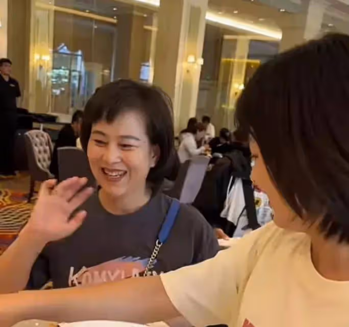 唐鑒軍丈母娘曝光,一聲廣坤哥震撼全場,雙方的年齡相差只有六歲