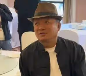 唐鑒軍丈母娘曝光,一聲廣坤哥震撼全場,雙方的年齡相差只有六歲