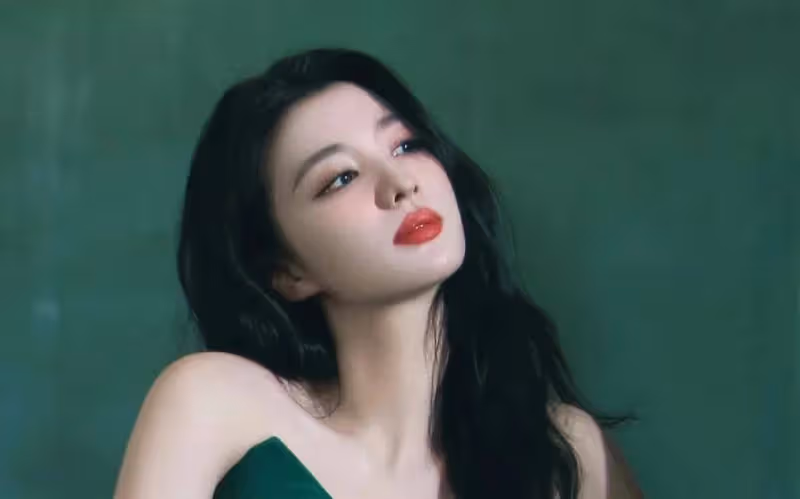 王楚然穿白色衣裙美爆了!雪膚玉貌曼妙身材性感撩人
