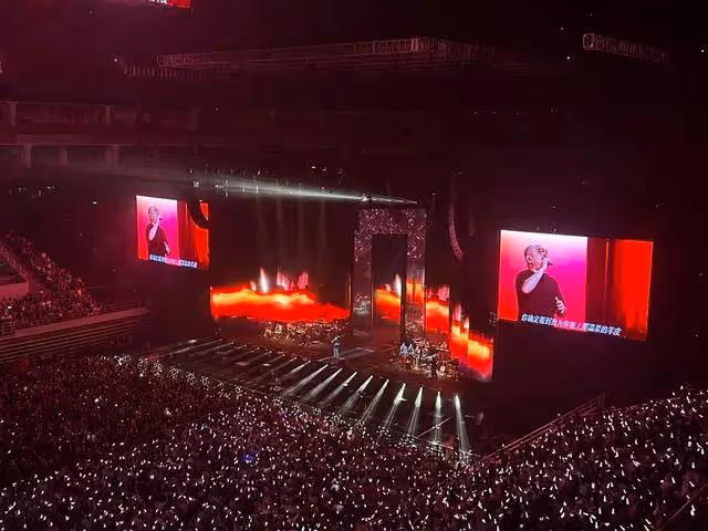 刀郎成都演唱會多次唱哭:唱老歌的時候好多事情歷歷在目