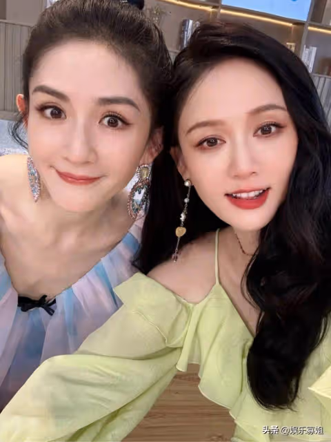 陳喬恩今日舉行結婚,好友謝娜雖沒去,但給了好大的紅包,羨慕了