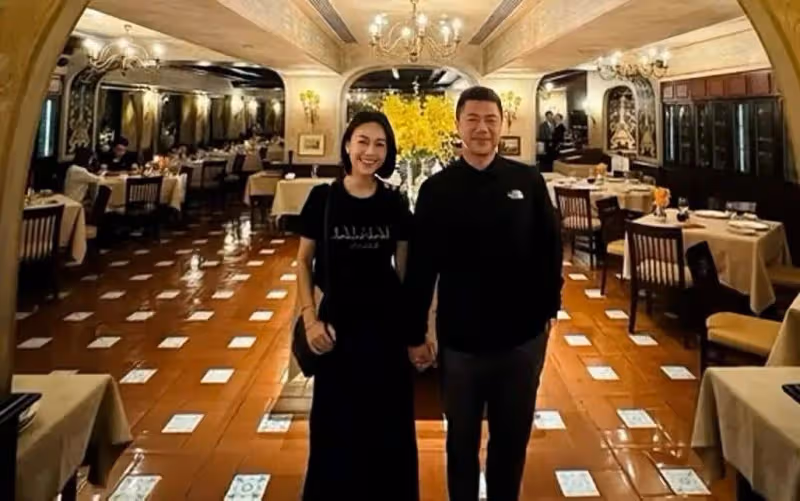恭喜!TVB前力捧花旦突然被曝懷孕,腹部凸起孕味濃,還用雙手刻意遮擋
