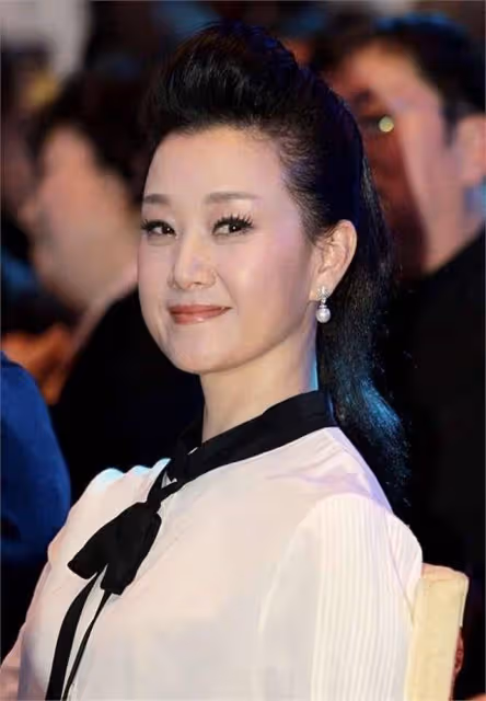 看了58歲宋祖英和61歲李修平近照,發現女人過了50,胖點也很美