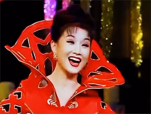 看了58歲宋祖英和61歲李修平近照,發現女人過了50,胖點也很美