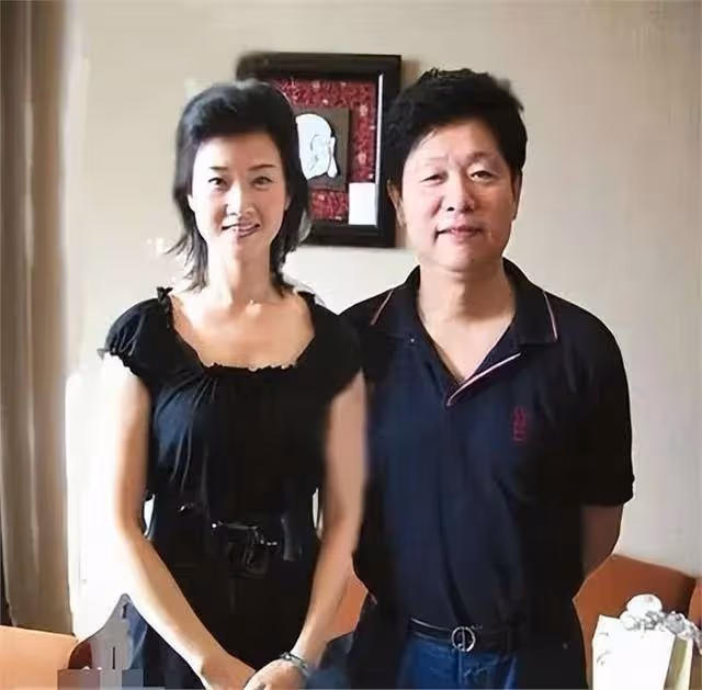 看了58歲宋祖英和61歲李修平近照,發現女人過了50,胖點也很美
