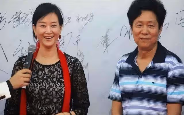 看了58歲宋祖英和61歲李修平近照,發現女人過了50,胖點也很美