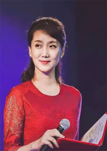 看了58歲宋祖英和61歲李修平近照,發現女人過了50,胖點也很美
