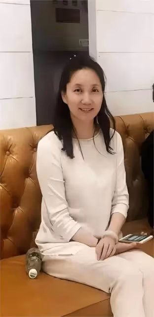 看了58歲宋祖英和61歲李修平近照,發現女人過了50,胖點也很美