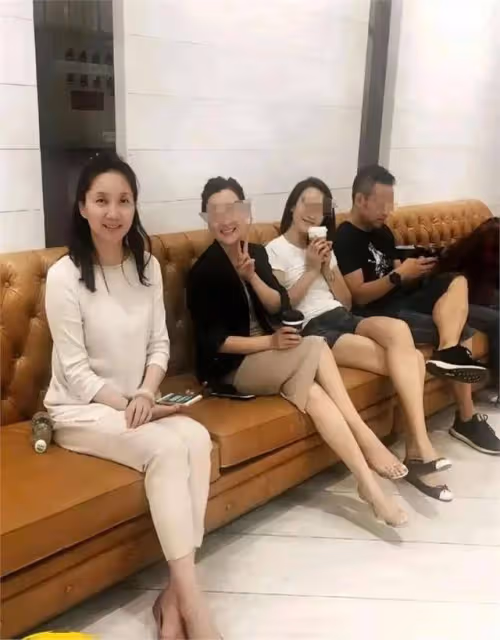 看了58歲宋祖英和61歲李修平近照,發現女人過了50,胖點也很美