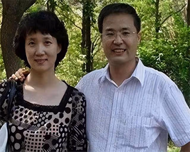 看了58歲宋祖英和61歲李修平近照,發現女人過了50,胖點也很美