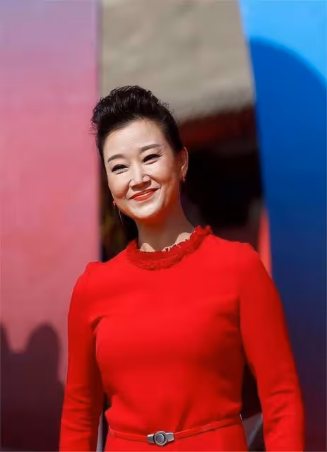 看了58歲宋祖英和61歲李修平近照,發現女人過了50,胖點也很美