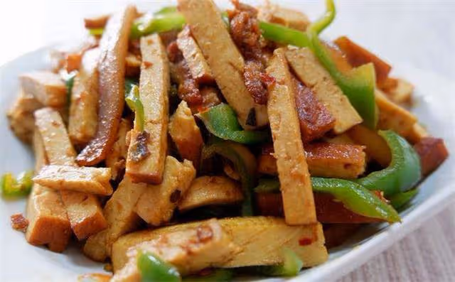 又是香乾做的下飯菜,一道川味香乾,香辣過癮又下飯,非常不錯