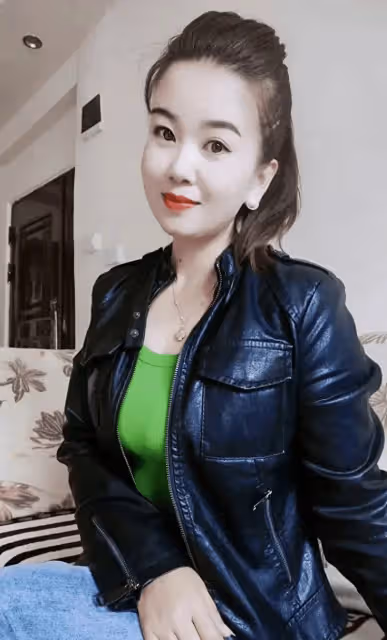 我守寡4年了。昨天姨夫來辦事,在我家住兩天,晚飯我倆喝多了。