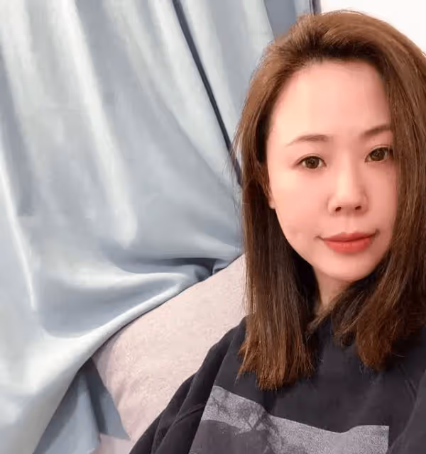 我守寡4年了。昨天姨夫來辦事,在我家住兩天,晚飯我倆喝多了。