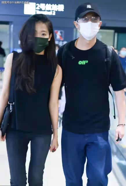 黃軒曬女友照片被誇有眼光,終於不是網紅臉,黃曉明官宣戀情卻很尷尬