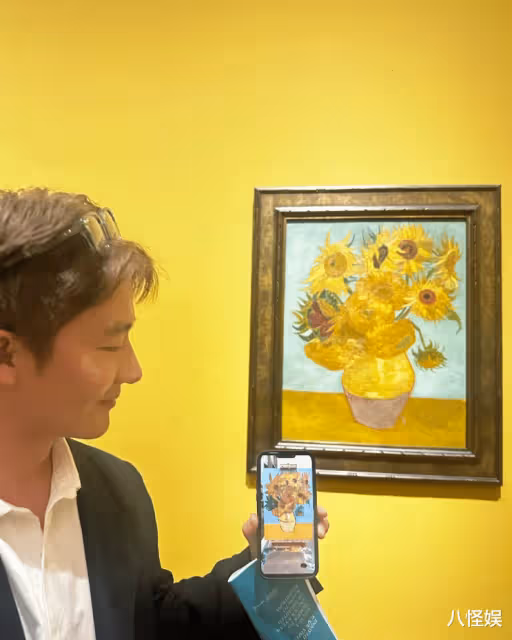 黃軒首曬外籍女友正臉照,女方長相氣質舒展大氣,戀愛4年多超甜
