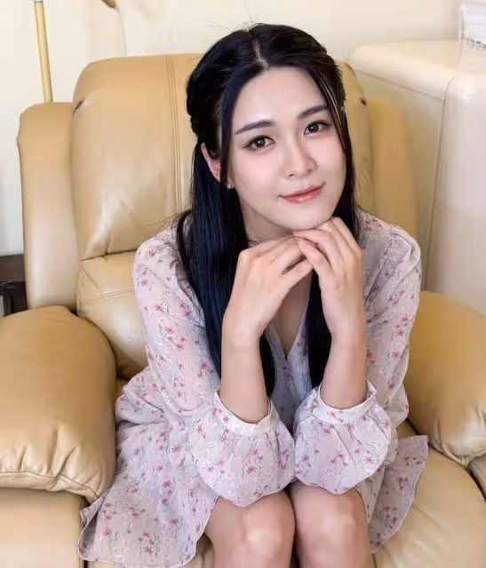 一雪前恥!29歲TVB小花大曬超高叉低胸照,曾因短髮被分手