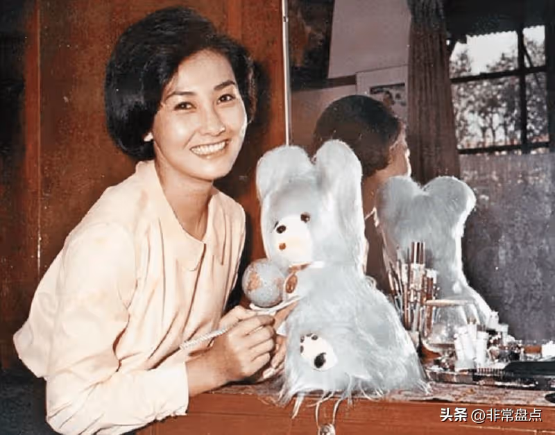 他叱吒黑白兩道,棄原配娶新歡,晚年患癌離世,女兒拒絕出席葬禮