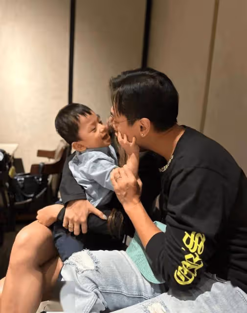 TVB男星爆兒子患不治之症後崩潰!日日抱著兒子哭!無悔為愛情放棄事業