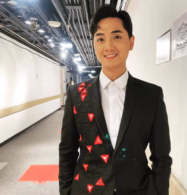 TVB男星爆兒子患不治之症後崩潰!日日抱著兒子哭!無悔為愛情放棄事業