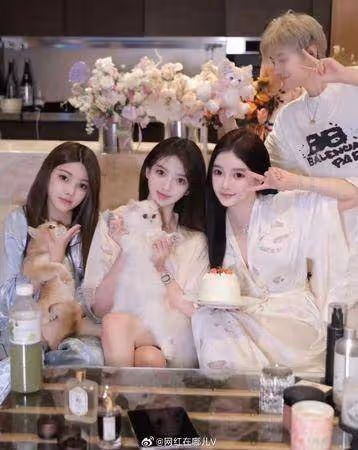 黃曉明新戀情是她牽線!夸葉珂「女生天花板」…網見合照:都一樣