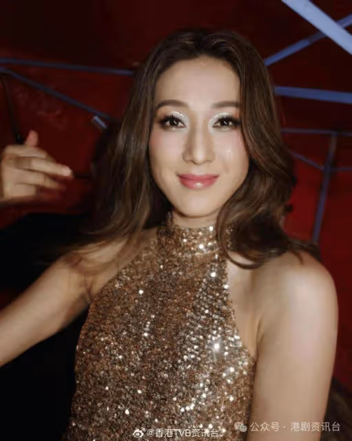 40歲鍾嘉欣打扮低調極凍齡!手上呢樣嘢惹網民關註:嫁了個好老公