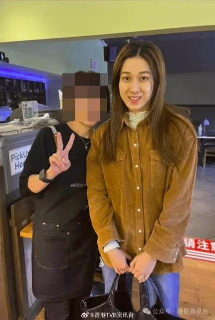 40歲鍾嘉欣打扮低調極凍齡!手上呢樣嘢惹網民關註:嫁了個好老公