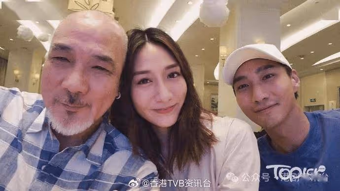 40歲鍾嘉欣打扮低調極凍齡!手上呢樣嘢惹網民關註:嫁了個好老公