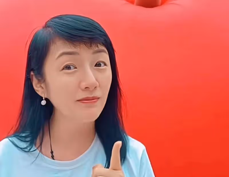 香港知名女星桃花運旺,為給病父沖喜與前夫閃婚,離婚後不再結婚