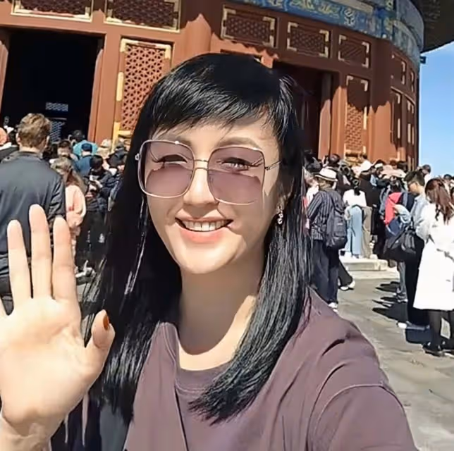 香港知名女星桃花運旺,為給病父沖喜與前夫閃婚,離婚後不再結婚